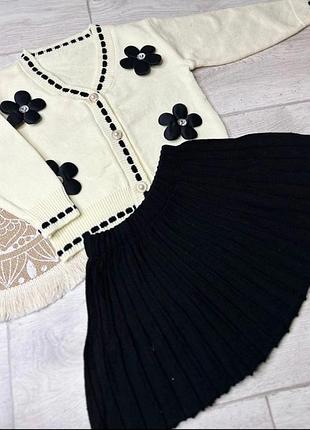 Очень красивый нарядный костюм, машинная вязка