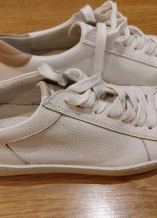 Шкіряні білі кросівки манго