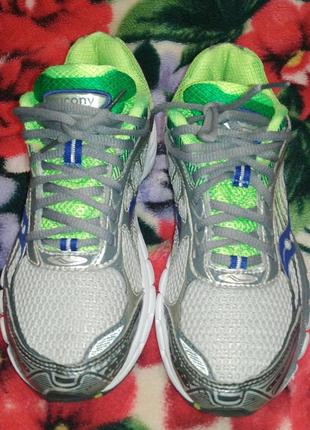 Женские кроссовки бренда saucony