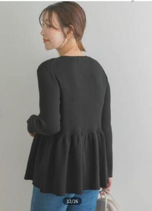 Лонгслив в рубчик с баской