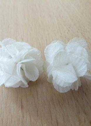 Серьги в виде цветка