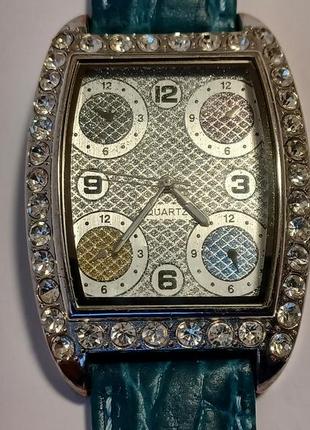 Красивий годинник kronos, кварц. циркони.
