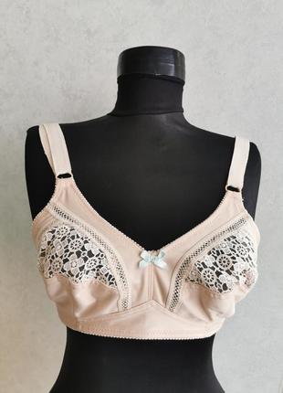 Жіночий бюст у вінтажному стиль