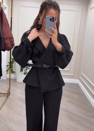 Шикарний  жіночий костюм