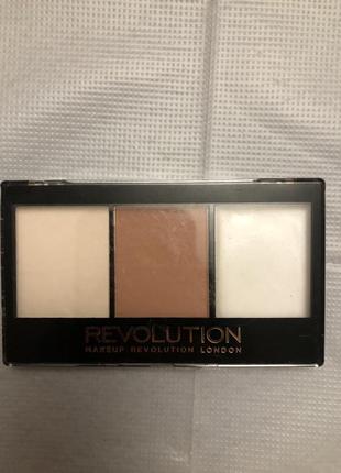 Make up revolution ultra contour kit lightening contour 02 палетка для контурингу обличчя