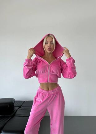 Велюровый спортивный костюм