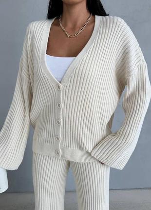 Вязаный костюм - двойка, брюки и кофта