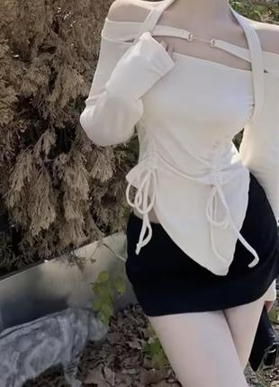 Топ белый ассиметрия открытые плечи coquette