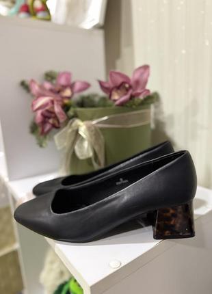 Туфлі з леопардовим каблуком від m&s