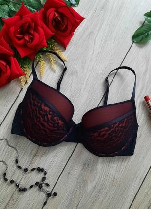 Бюстгальтер.