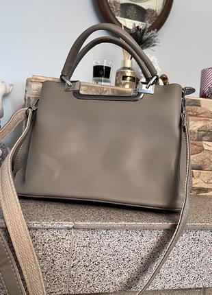 Класична бежева сумка