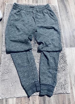Спортивные, серые женские штаны на манжетах bershka