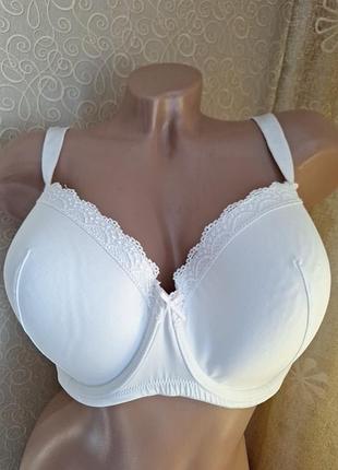 Гладкий бюстгальтер на поролоне