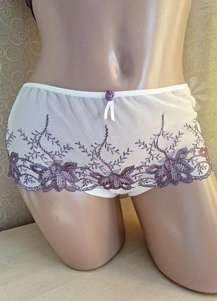 Красивые вышитые трусики