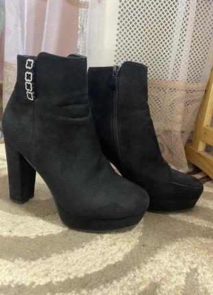 Жіночі весняні сапожки