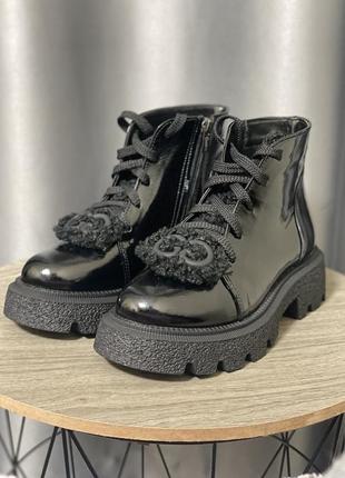 Жіночі чорні лакові демі черевики шанель тедді