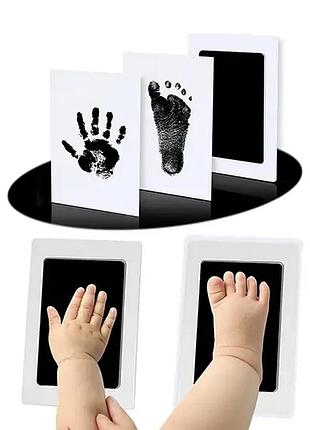 Оттиски ручек ножек младенцев