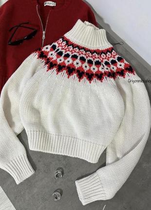 Короткий вязаный свитер с орнаментом