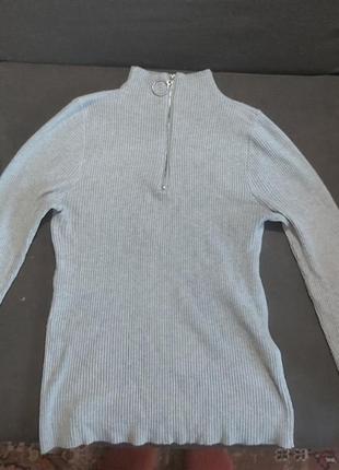 Светло-серый свитер