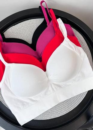 Топик с поролоновой чашкой с небольшим корректором р. 42-44