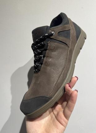 Кожаные кроссовки -40%