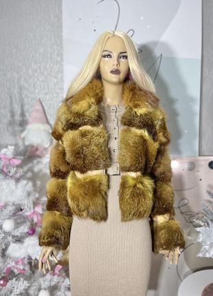 Короткая шубка из меха лисички и вставками из кожи
