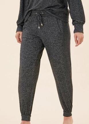 Приємні спортивні штани  для відпочинку з мʼякого трикотажу marks&spenser