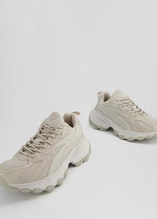 Бежевые кроссовки bershka