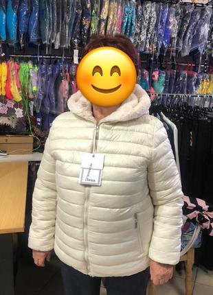 Нова куртка з біркою