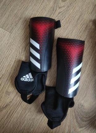 Футбольные щитки, adidas