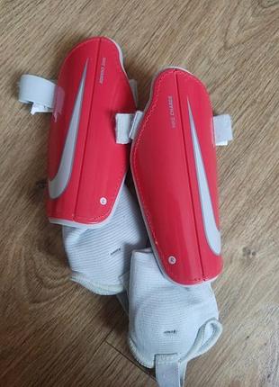 Футбольні щитки, nike