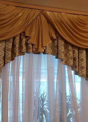 Красивый ламбрикен в гостиную