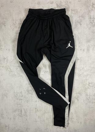 Чорні спортивні штани jordan air — стиль і комфорт у кожному русі