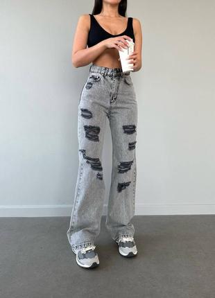 Трендовые рваные джинсы wide leg идеальной посадки в цвете графит