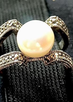 Серебряная кольца с фианитами и жемчужиной