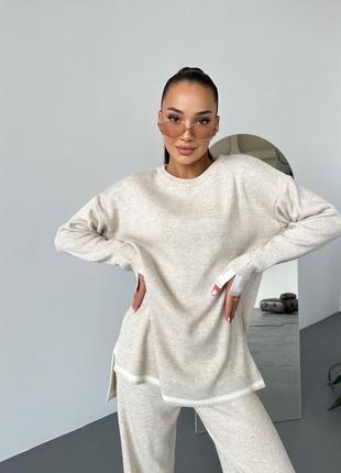 Красивый оверсайз костюм