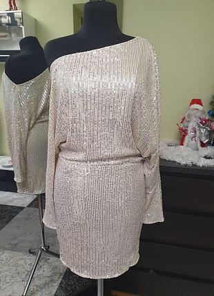 Красивое праздничное платье в пайетки