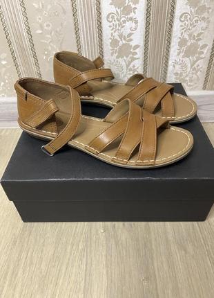 Женские босоножки clarks