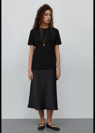 Футболка чорна must have
