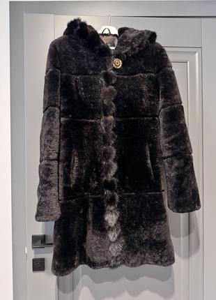 Шуба натуральна розмір 48-50.