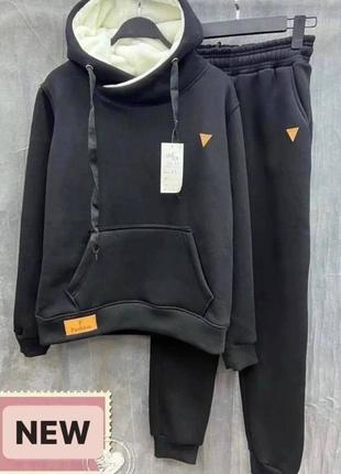 Костюм женский. капюшон на меху!