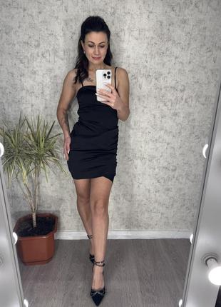 Сукня вечірня чорна атласна тонкі бретельки