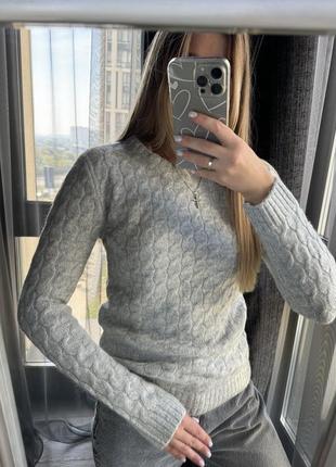 Сірий светр zara в косичку