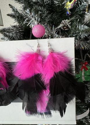 Розовые черные серьги из перьев разноцветные двухцветные пушистые яркие украшения яркое украшение ручной работы