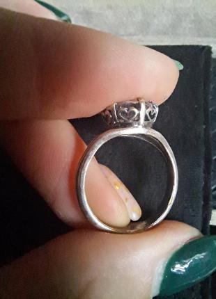 Серебряная кольца с короной из сердечек и крупным фианитом