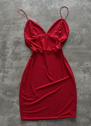 Платье платье на тонких бретельках plt prettylittlethings
