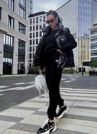 Костюм трійка жилетка джогери худі prada костюм тройка черный жилетка штаны худи
