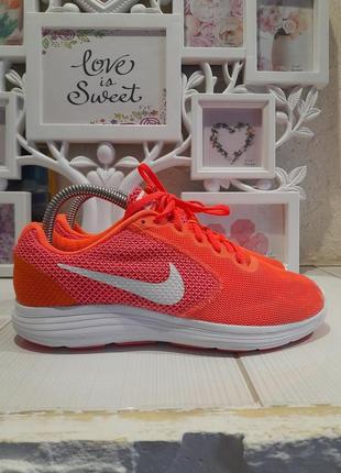 Кроссовки для бега nike wmns revolution 3
размер 40 длина стельки 25 см
состояние хорошее