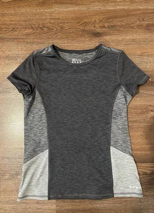 Спортивна футболка