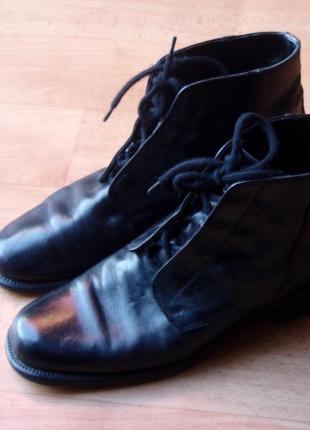 Ботинки черные 40 размер. 477 лот.
